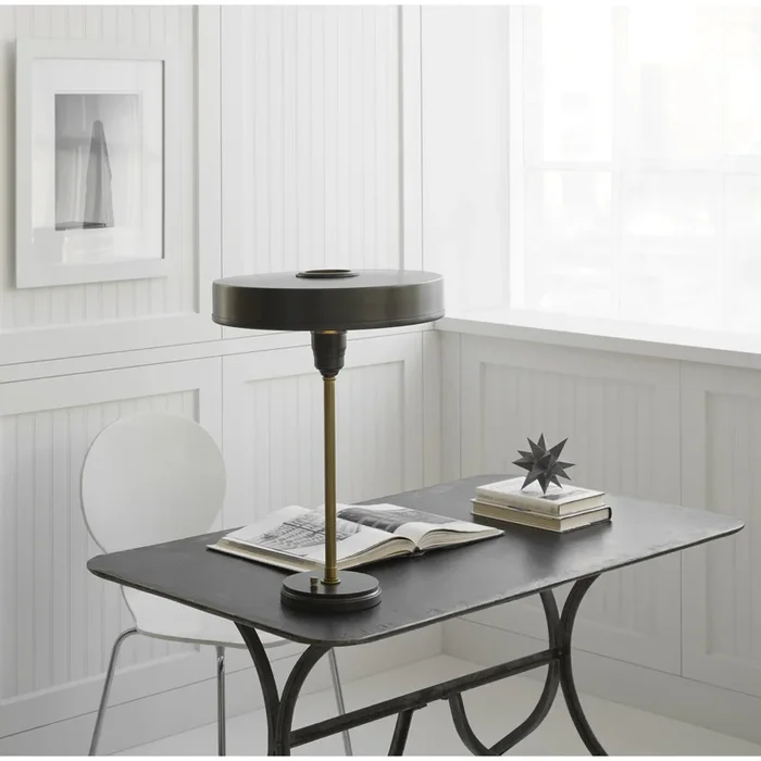 Thomas O’Brien Carlo Table Lamp in Bronze and Hand-Rubbed Antique Brass W15.5″ x H21″TOB 3190BZ/HAB